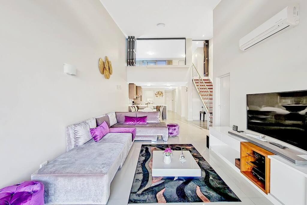 The Crystal With Incredible Views And 2 Spacious Patios Pool Apartment *