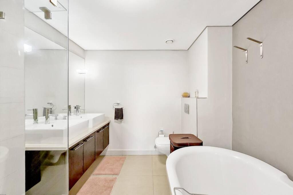 The Crystal With Incredible Views And 2 Spacious Patios Pool *