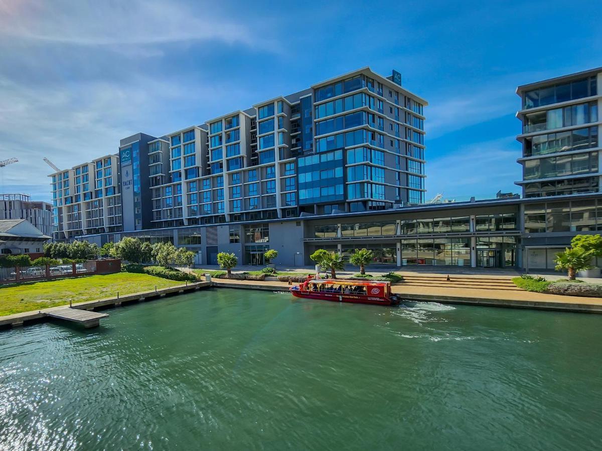 Soak Up Canal Views, Walk To V&a Waterfront And Cticc Cape Town