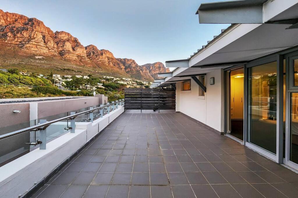 The Crystal With Incredible Views And 2 Spacious Patios Pool Apartment *