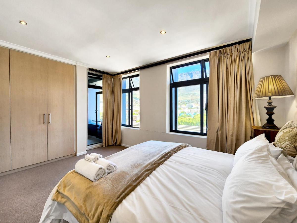 Apartment Central, Views, Fast Wi-fi, Reduced Rates, Parking Cape Town