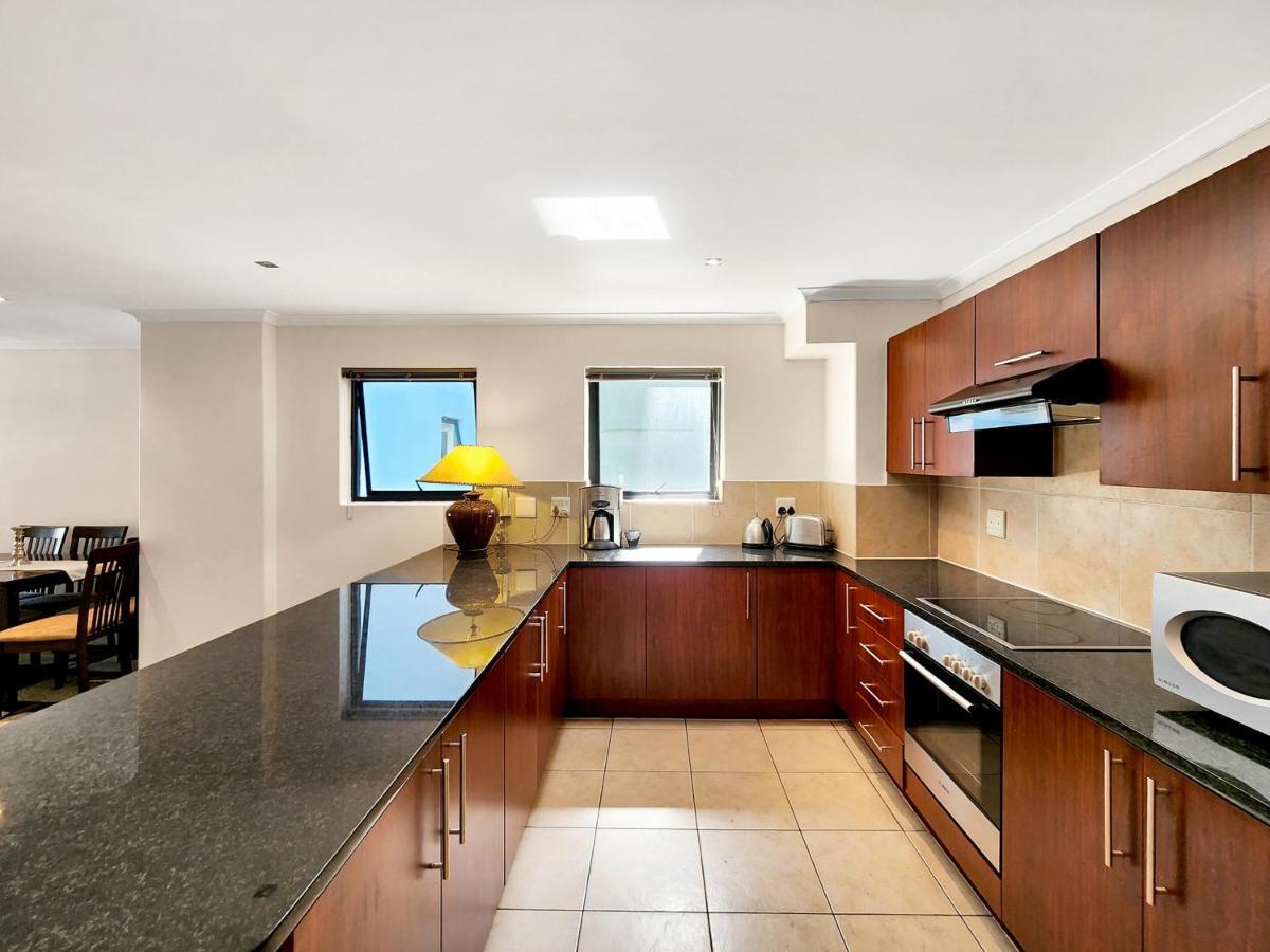 Central, Views, Fast Wi-fi, Reduced Rates, Parking Apartment Cape Town