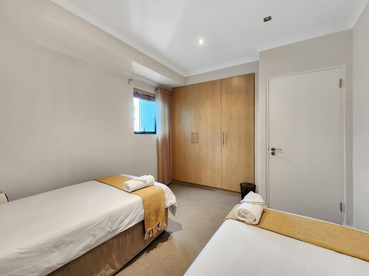 Apartment Central, Views, Fast Wi-fi, Reduced Rates, Parking