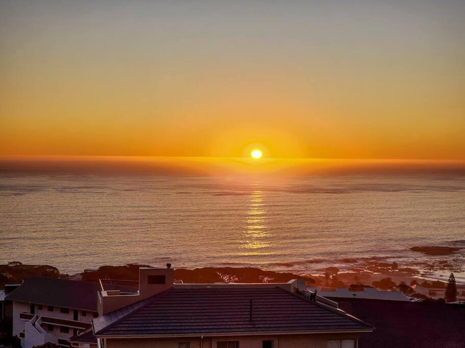 The Crystal With Incredible Views And 2 Spacious Patios Pool Apartment