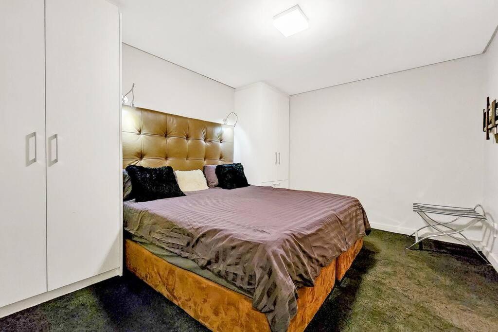 The Crystal With Incredible Views And 2 Spacious Patios Pool