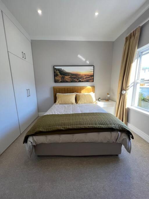 Elgin Townhouse-excellent Location *