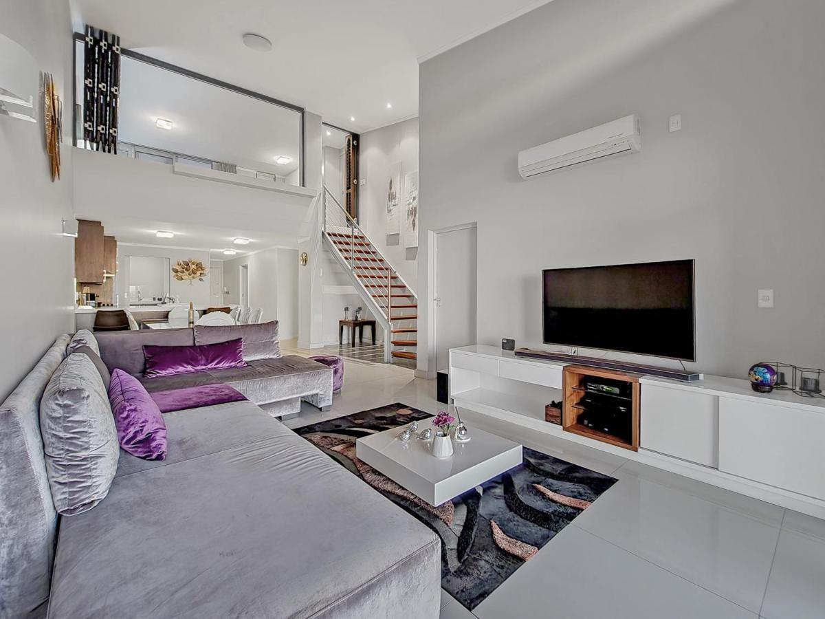 The Crystal With Incredible Views And 2 Spacious Patios Pool Apartment
