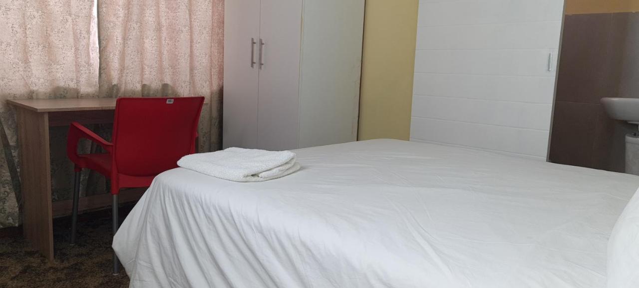 Ojong's Court Kraaifontein Guest house *