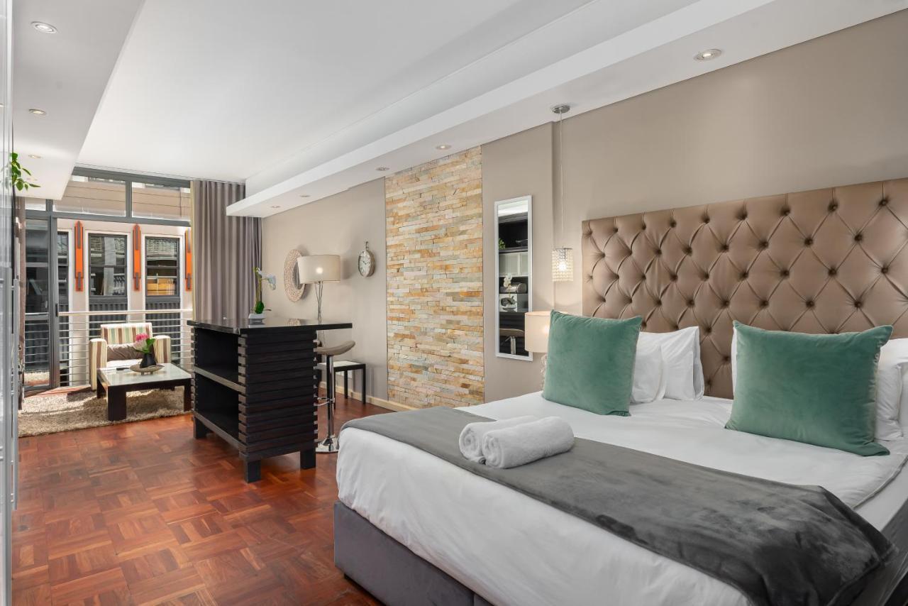 Mandela Rhodes Place W303 *