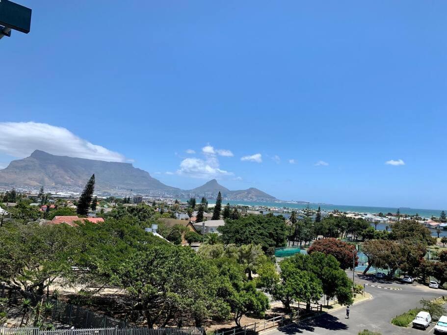 Lagoon Views - 2 Bed 2 Bath Apartment Cape Town