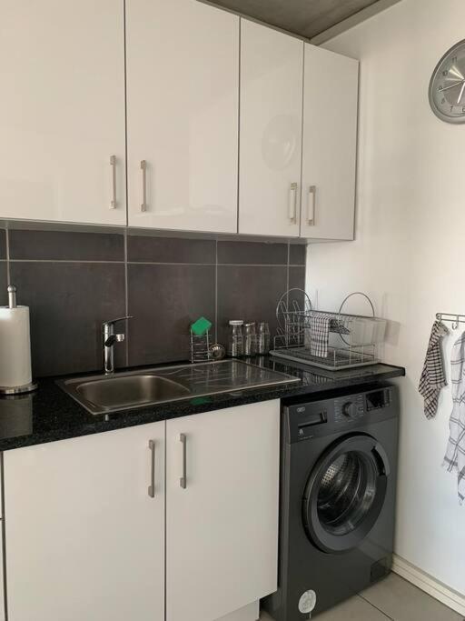 Apartment Lagoon Views - 2 Bed 2 Bath Cape Town