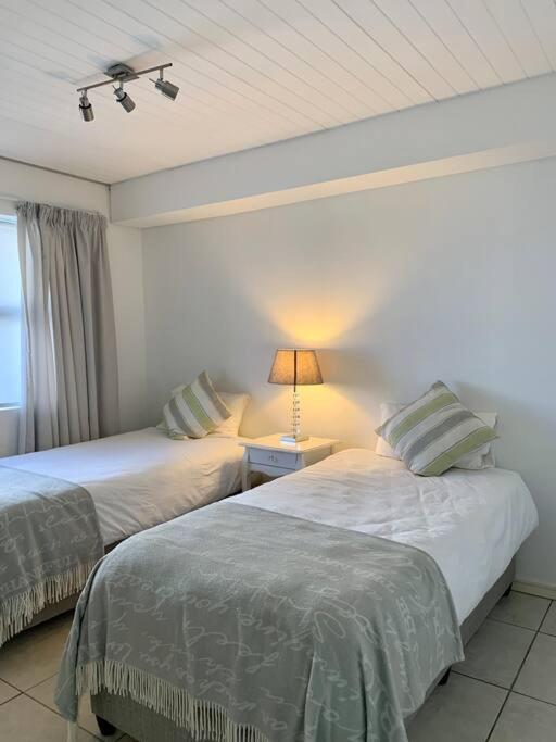 Lagoon Views - 2 Bed 2 Bath *