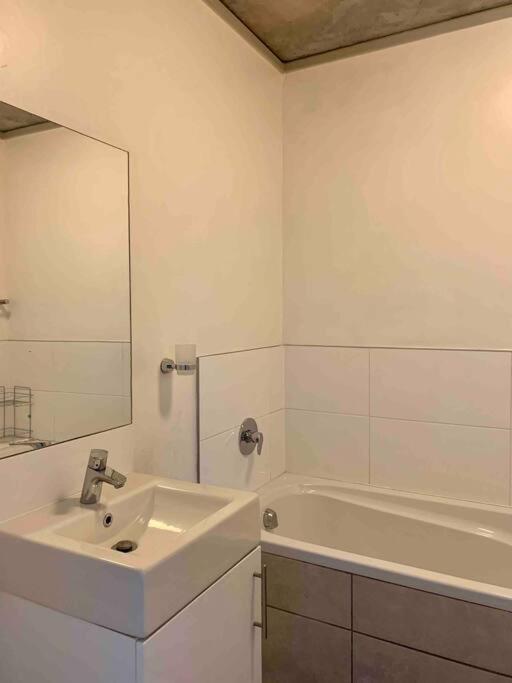 Apartment Lagoon Views - 2 Bed 2 Bath Cape Town