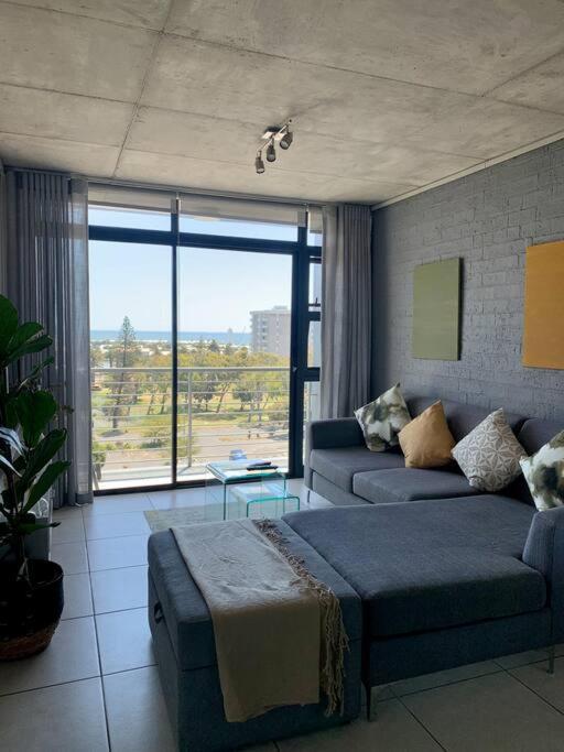 Lagoon Views - 2 Bed 2 Bath Apartment