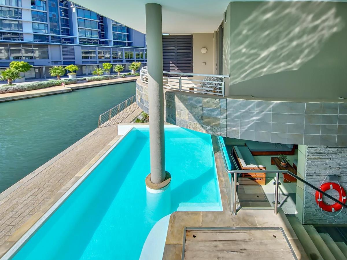 Soak Up Canal Views, Walk To V&a Waterfront And Cticc Apartment Cape Town