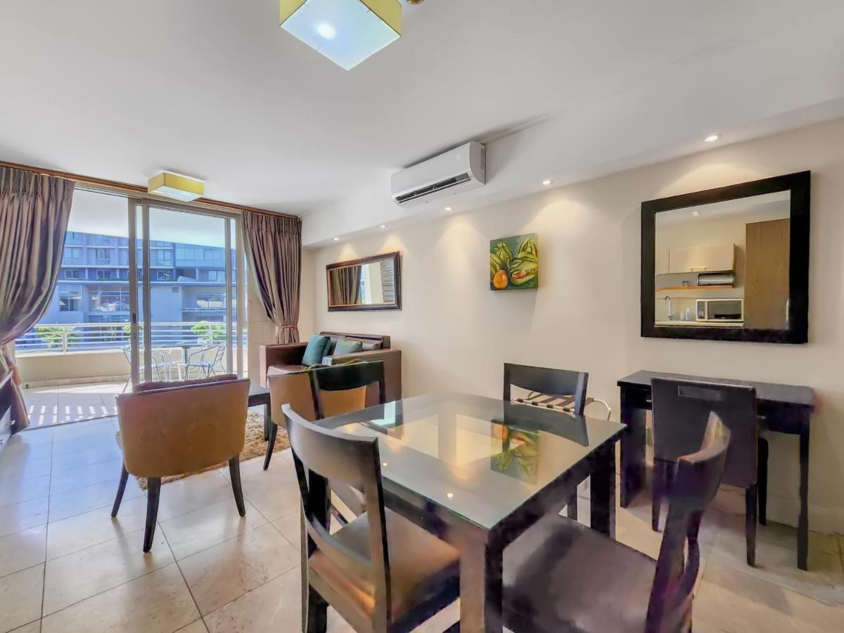 Soak Up Canal Views, Walk To V&a Waterfront And Cticc Apartment Cape Town