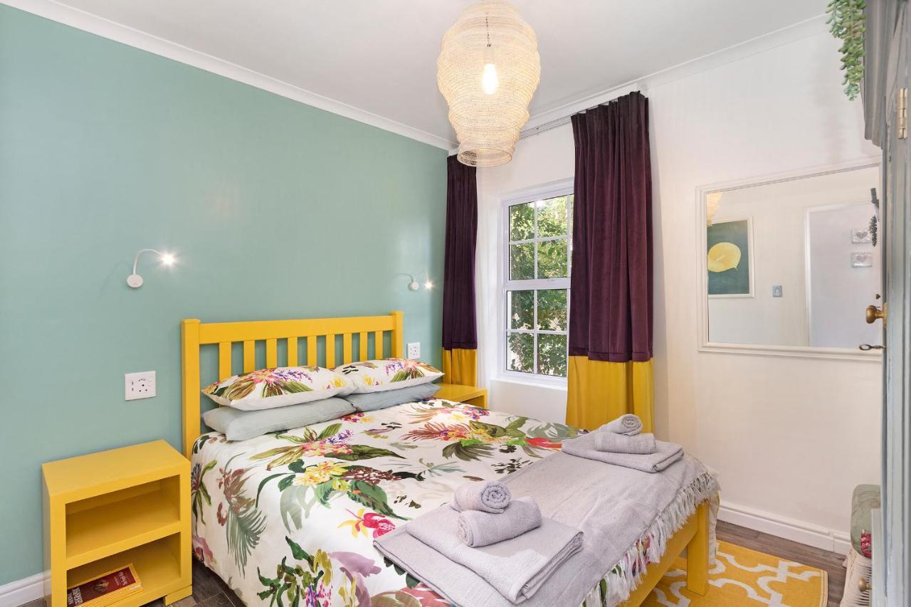 Villa Sunset Yellow