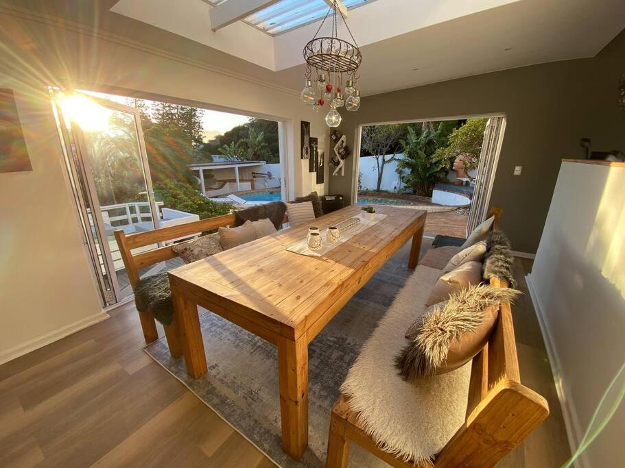 Tranquil Waterfront Hideaway With Stunning Views Holiday home *