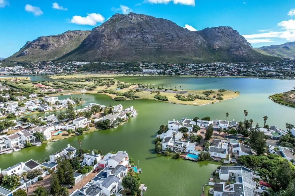 Holiday home Tranquil Waterfront Hideaway With Stunning Views Cape Town