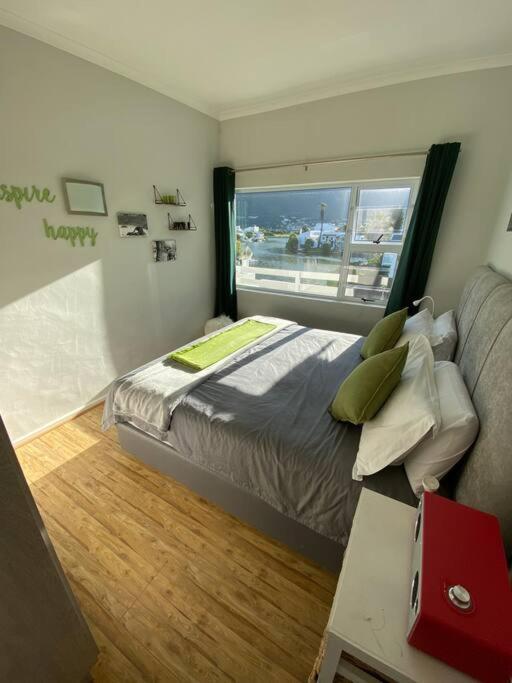 Tranquil Waterfront Hideaway With Stunning Views Holiday home Cape Town