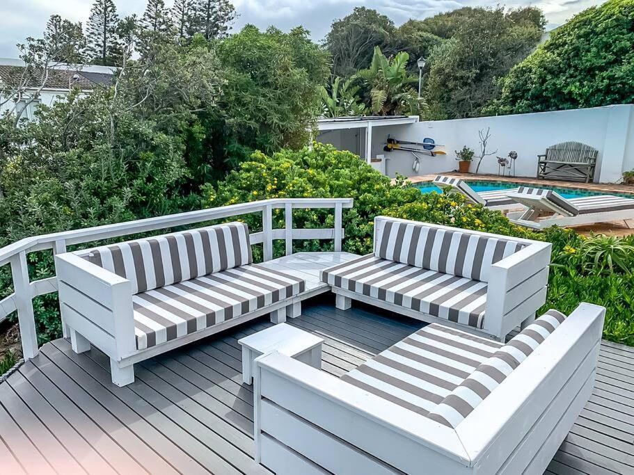Tranquil Waterfront Hideaway With Stunning Views Holiday home