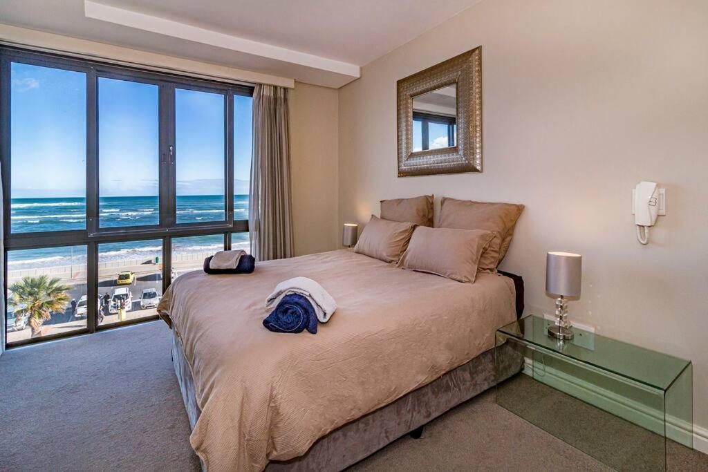 Apartment Breaks On 97. Cape Town