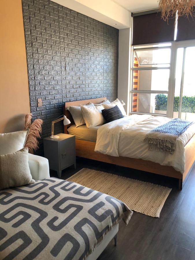 Urban Pad With Cape View *