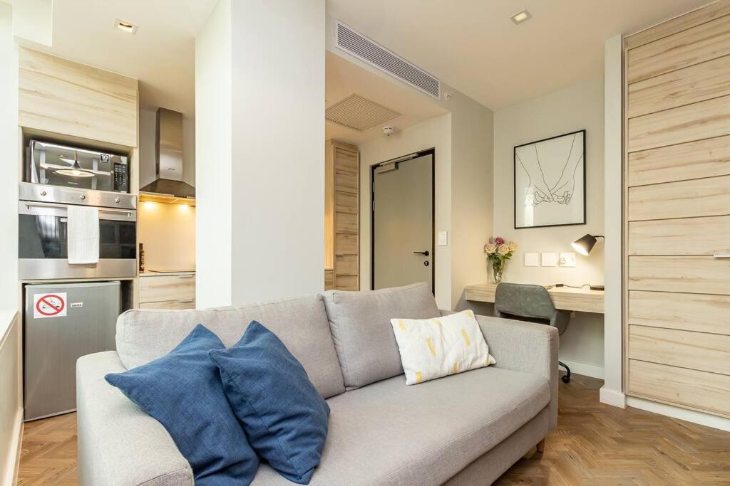 Luxury Building In Convenient Location W Full Power Apartment