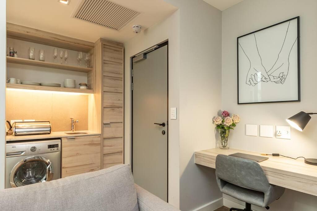 Apartment Luxury Building In Convenient Location W Full Power *