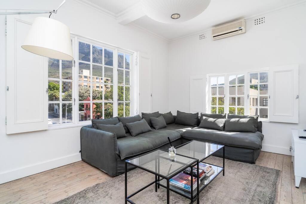 Light Filled Spacious 1 Bedroom Haven Apartment *