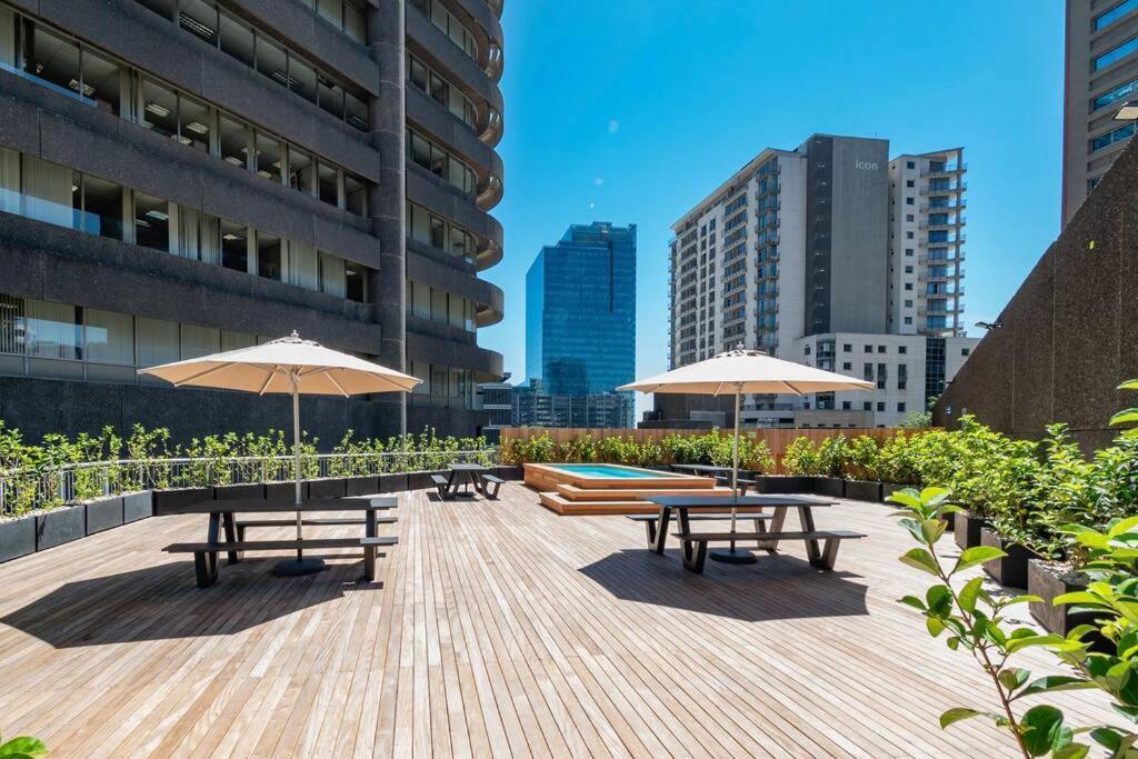Incredible Views Towering Ct Apartment *