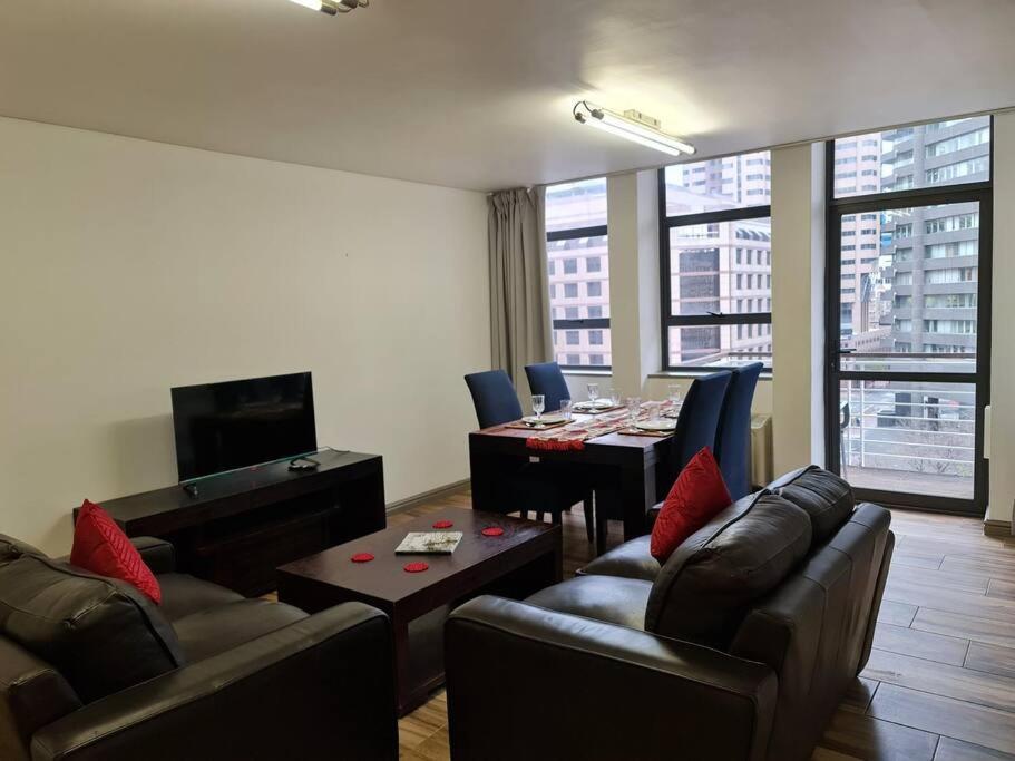 Vibrant City Centre Getaway Apartment Cape Town