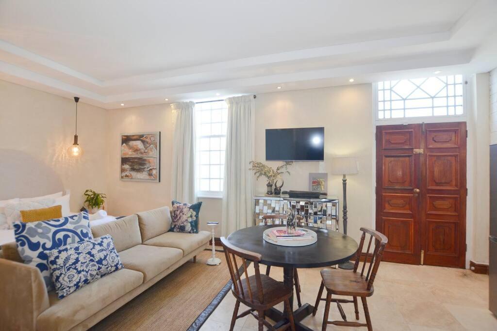 Apartment Purple Palace In Historic Bokaap Cape Town