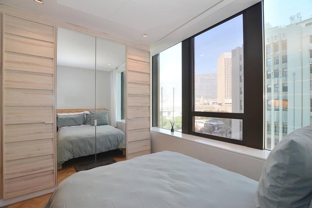 Foreshore Place Suites *
