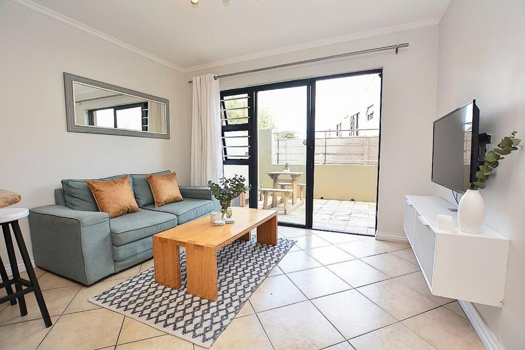 Apartment Ground Floor - Walk To The Beach! Cape Town
