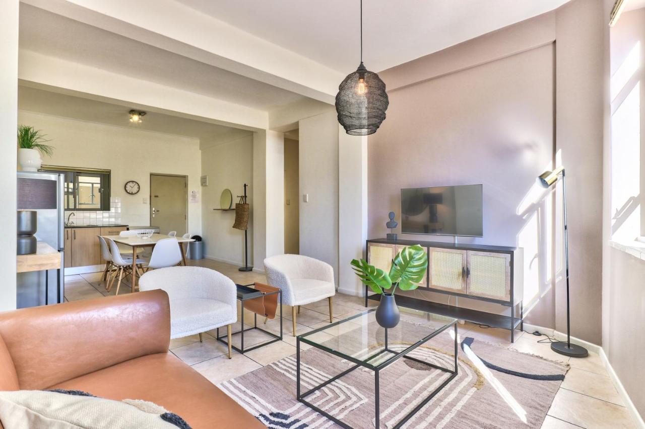 The Piazza 1 Bedroom Spacious With Study Apartment Cape Town