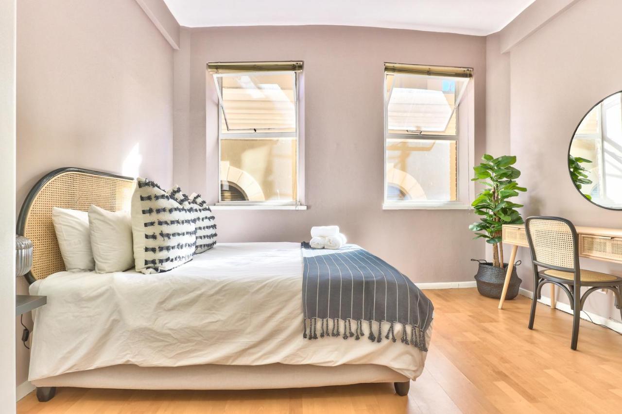 The Piazza 1 Bedroom Spacious With Study *