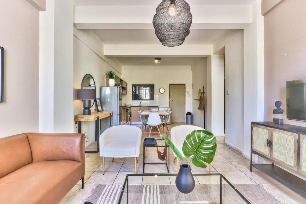 The Piazza 1 Bedroom Spacious With Study Apartment *