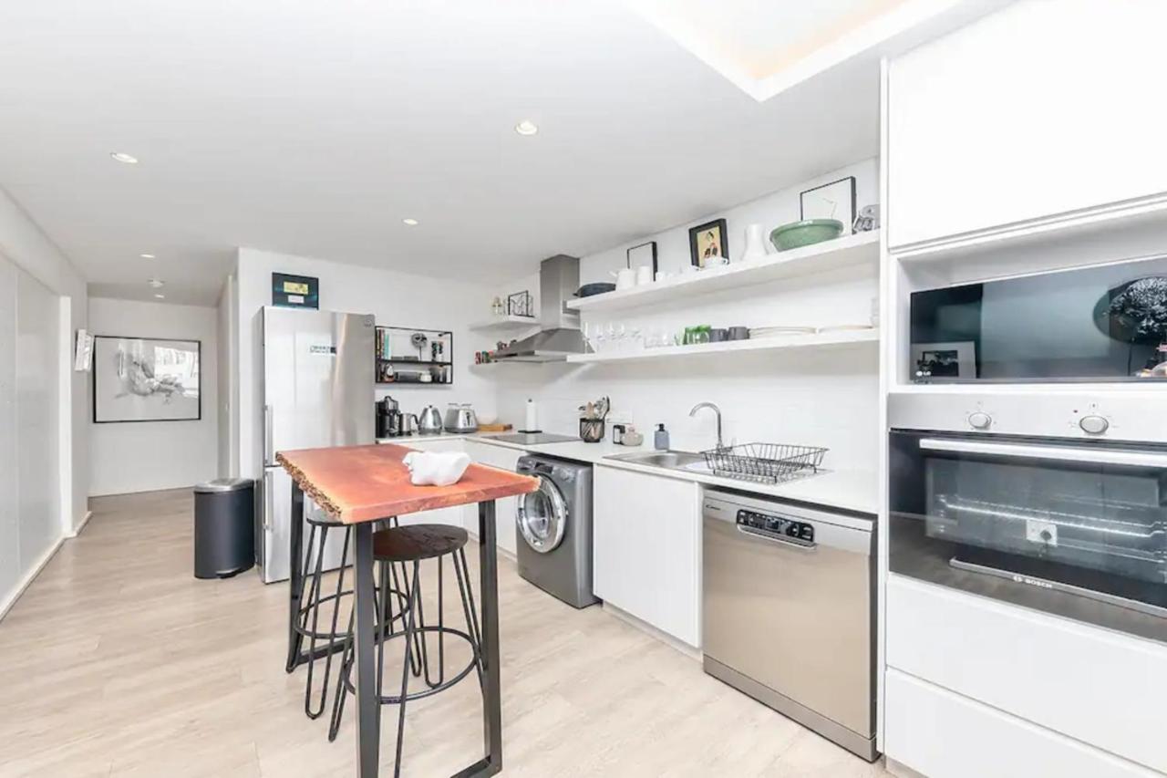 Apartment Luxurious 2 Bd In Woodstock Cape Town