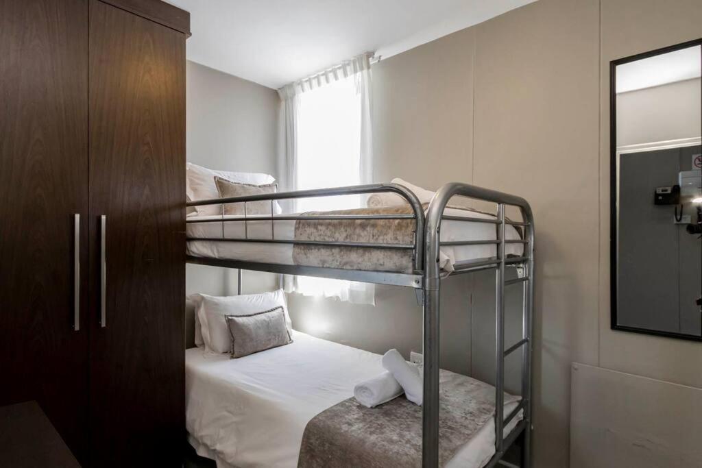801 Infinity 2 Bedroom Beachfront Cape Town