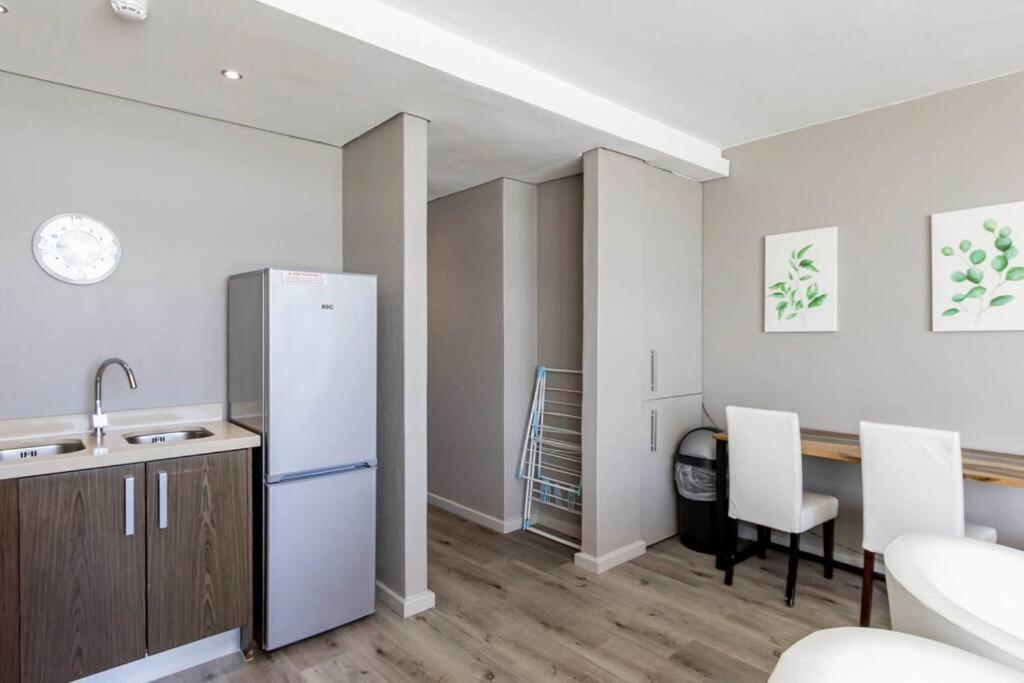 801 Infinity 2 Bedroom Beachfront * Cape Town