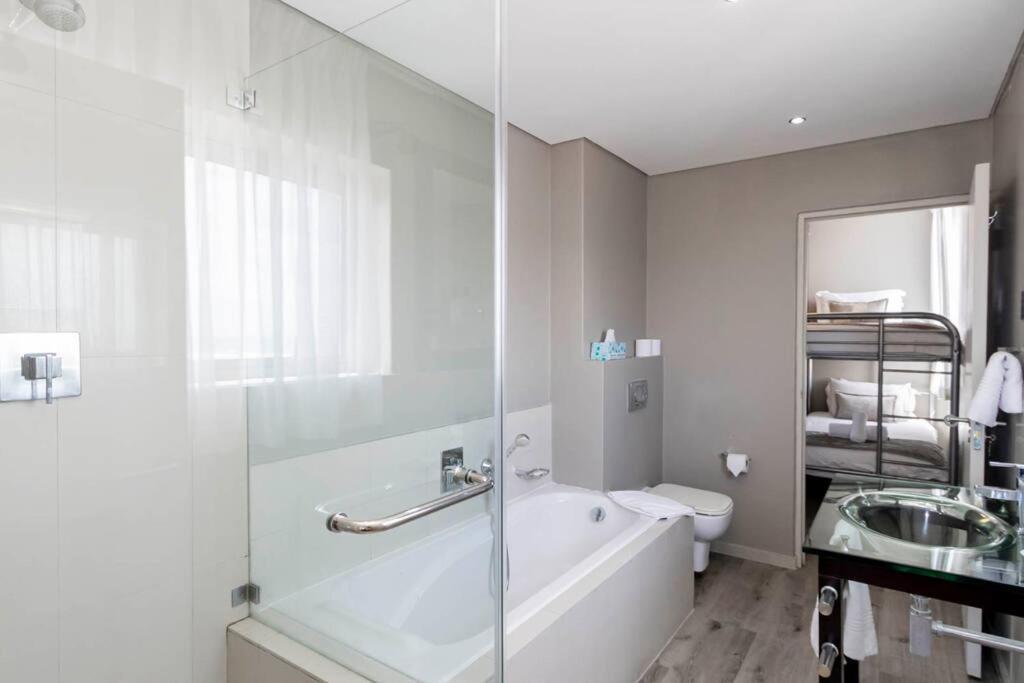 801 Infinity 2 Bedroom Beachfront Cape Town