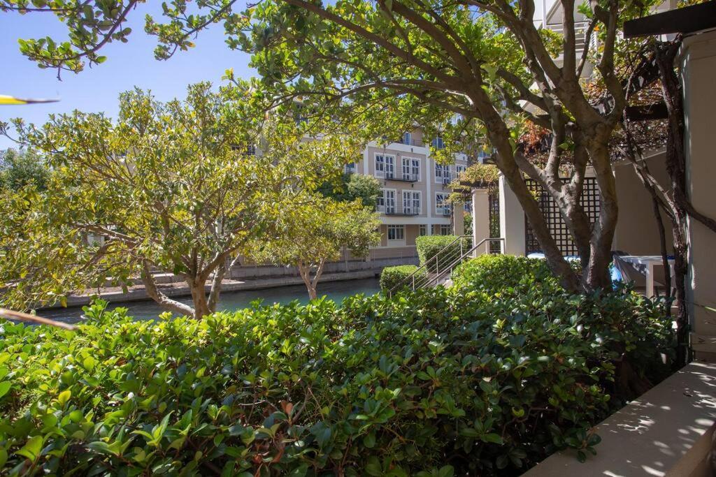 Luxury Waterfront Canals * Cape Town