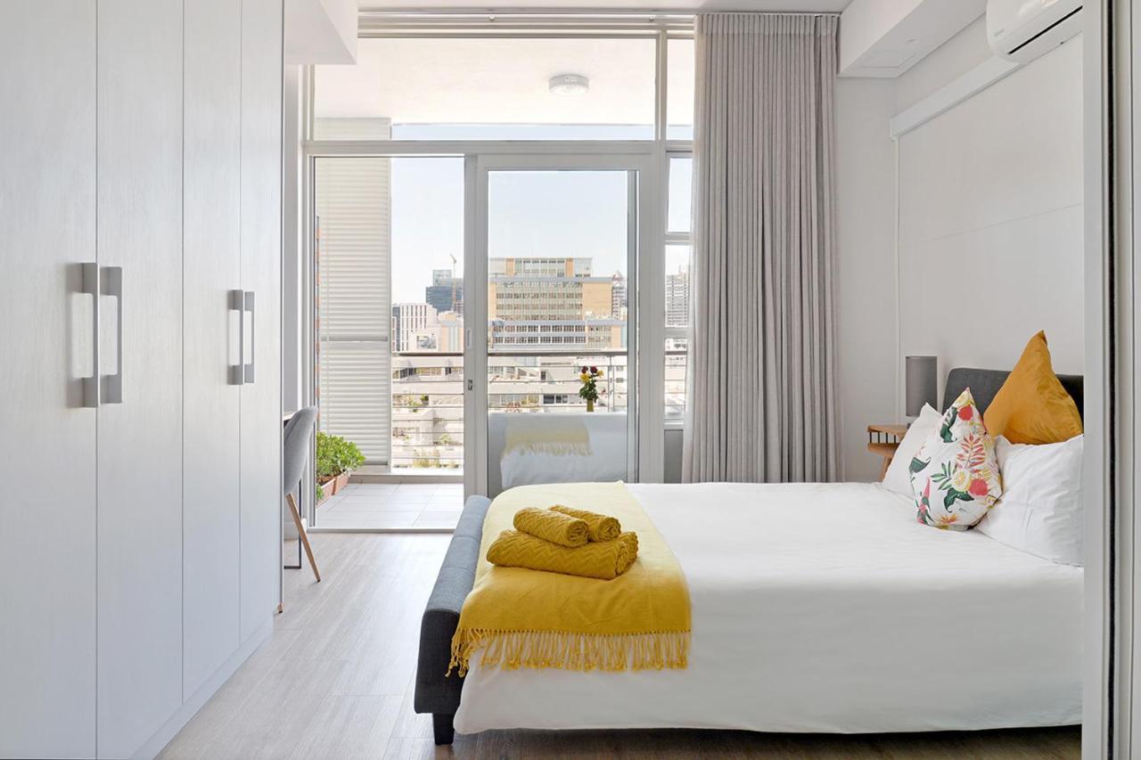 Margot - Luxury Apartment, City, Ocean & Mountain Views!