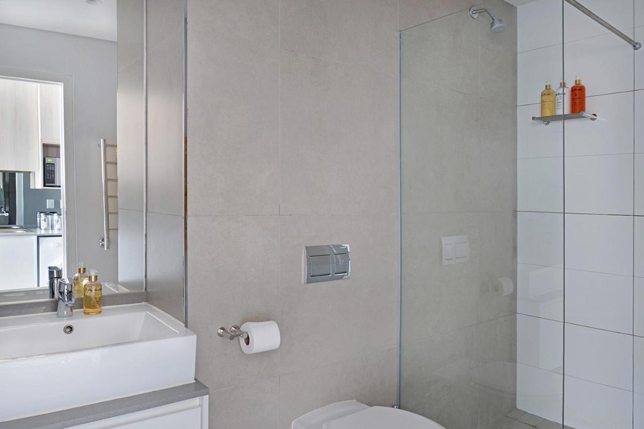 Margot - Luxury Apartment, City, Ocean & Mountain Views!