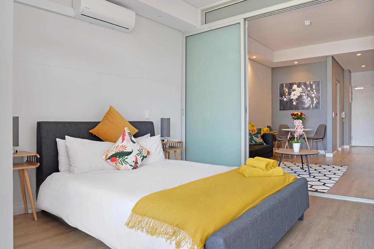 Margot - Luxury Apartment, City, Ocean & Mountain Views!