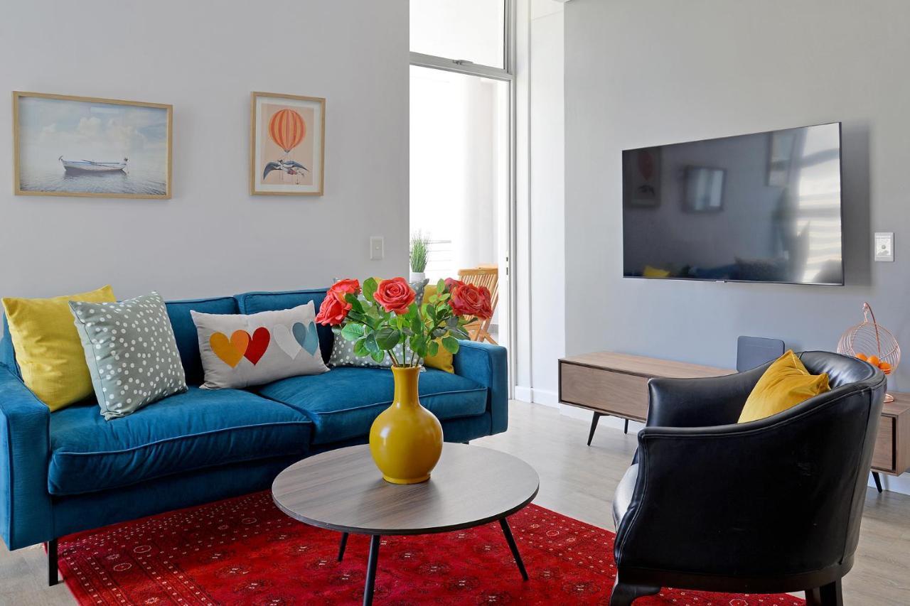 Leila - Centre Apartment, Stunning Mountain & Views *