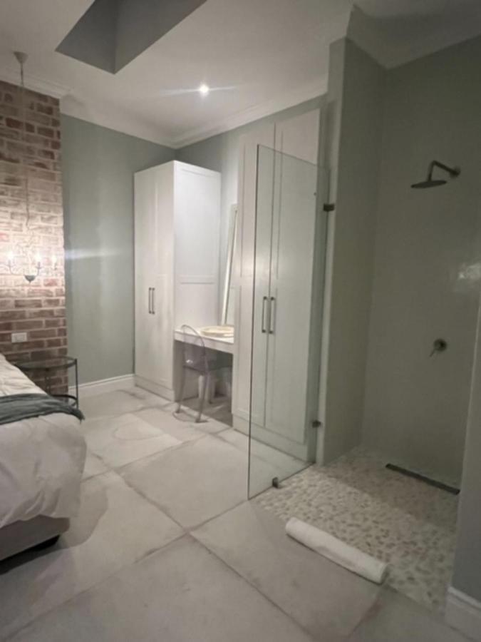 Two On Milner - Arum - Stylish Open-plan In Rondebosch Guest house Cape Town