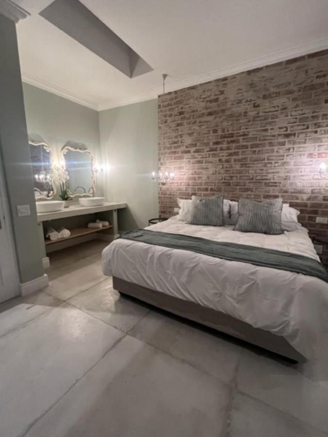 Guest house Two On Milner - Arum - Stylish Open-plan In Rondebosch *