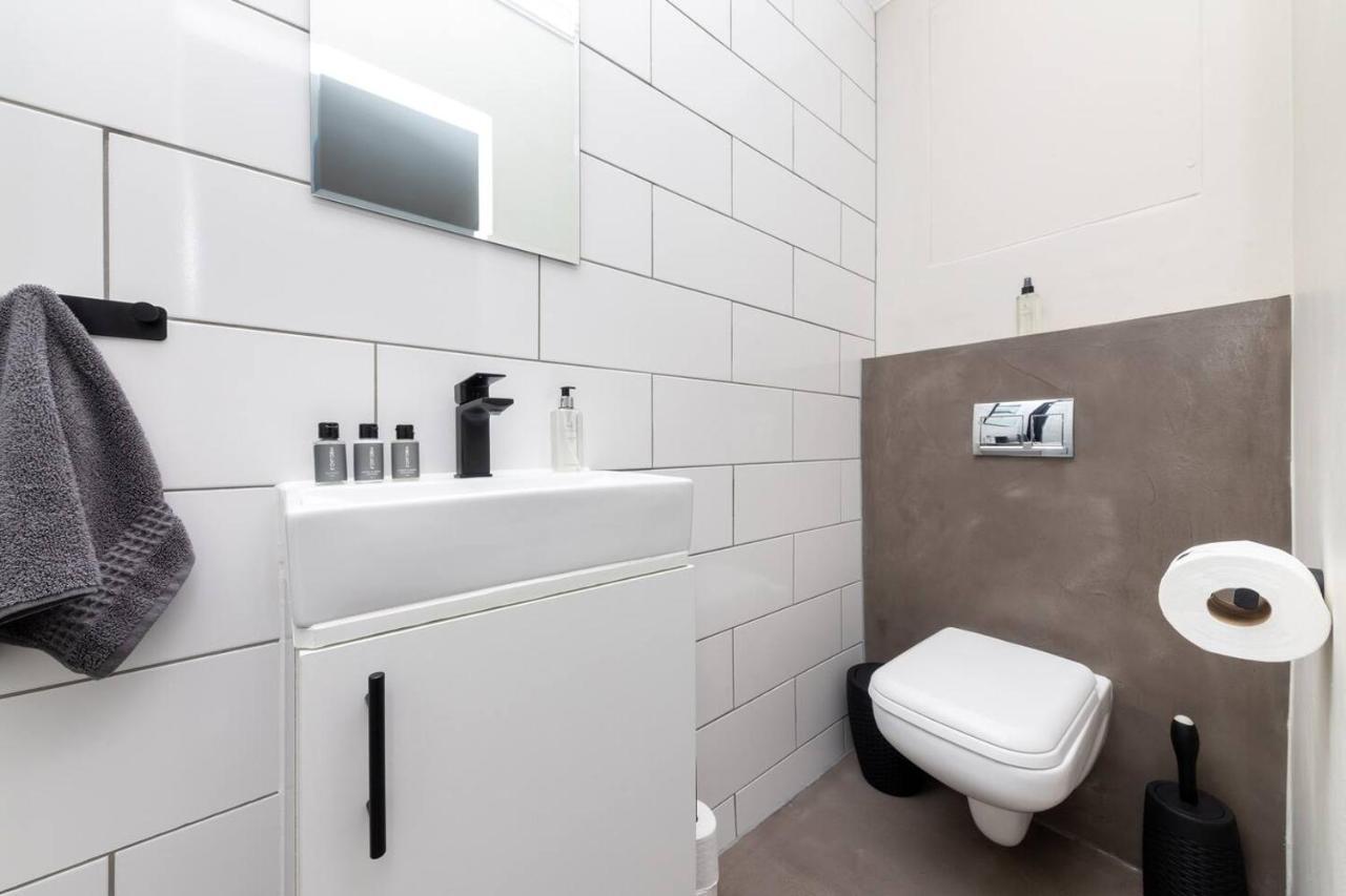 Modern Loadshedding Free In Azure 22 Apartment Cape Town